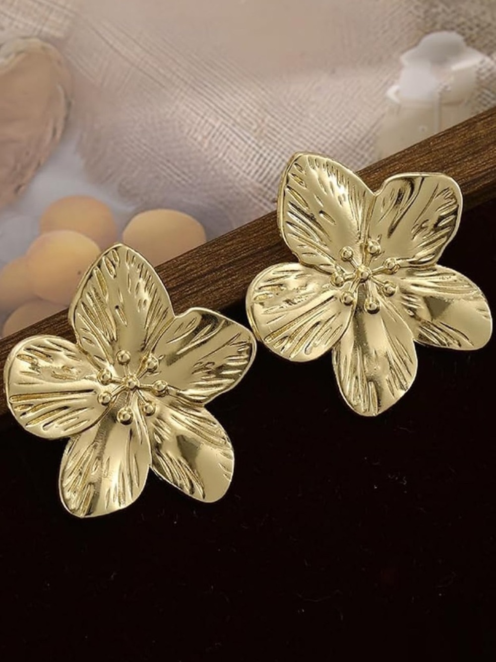 Gold Floral Stud Earrings - Elegant Flower Design